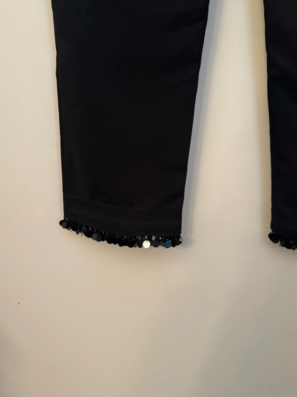Chico’s The Ultimate Fit Beaded Hem Black Slim Ankle Pant NWT Size 1.5R US 10 - Picture 3 of 9